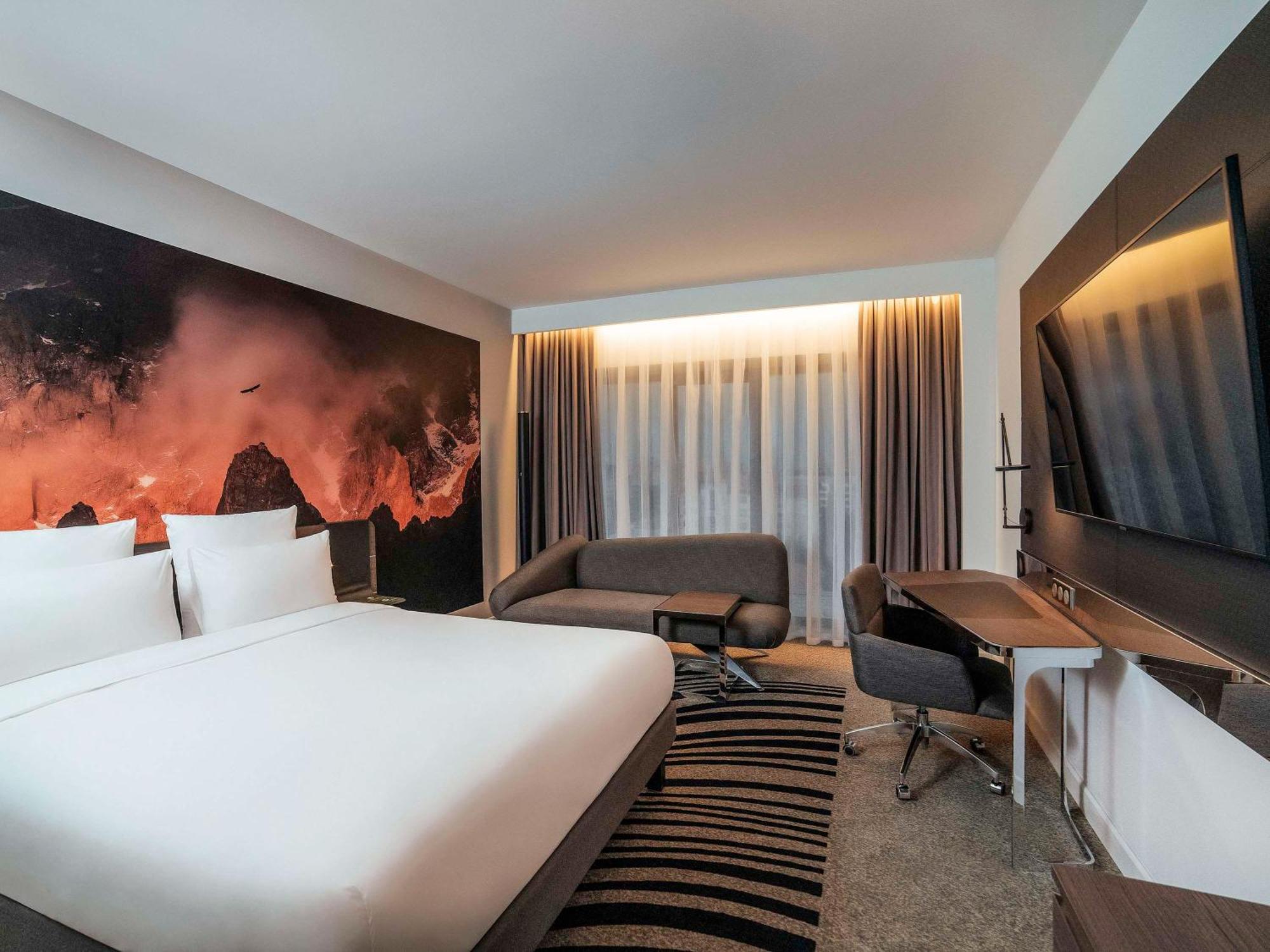 Novotel Bishkek City Center Zewnętrze zdjęcie