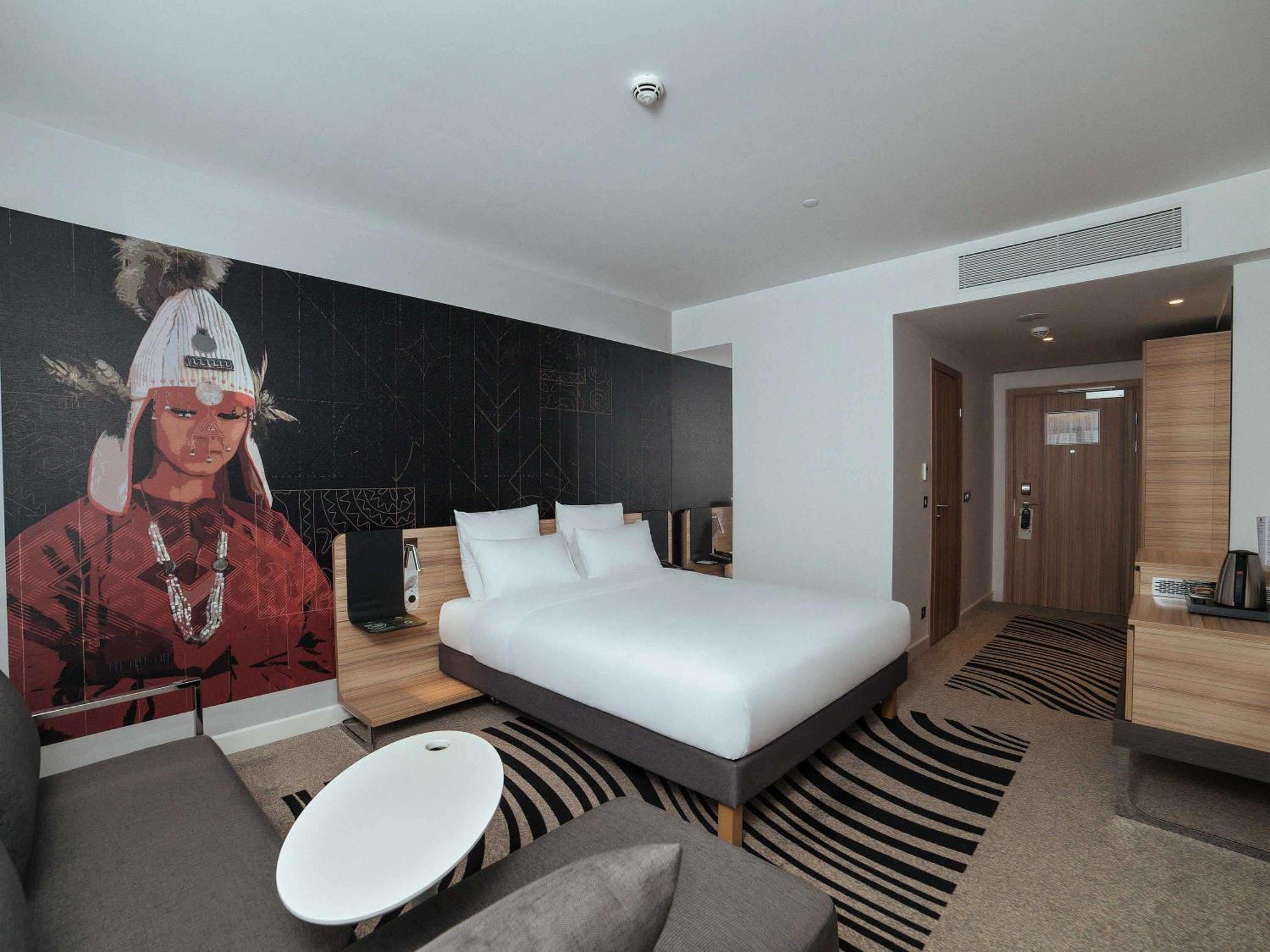 Novotel Bishkek City Center Zewnętrze zdjęcie