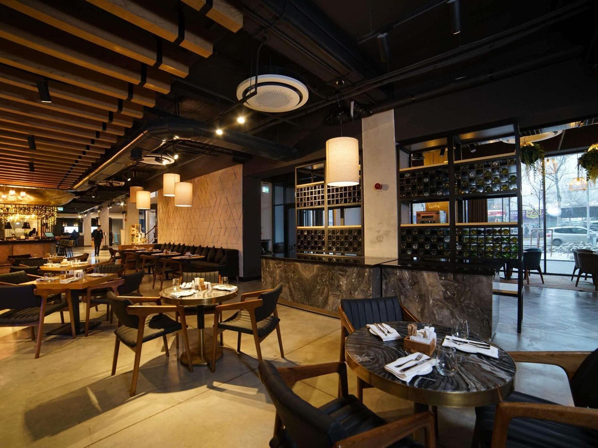 Novotel Bishkek City Center Zewnętrze zdjęcie