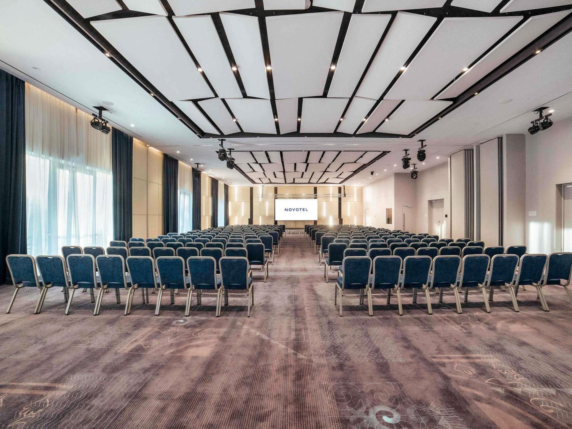 Novotel Bishkek City Center Zewnętrze zdjęcie